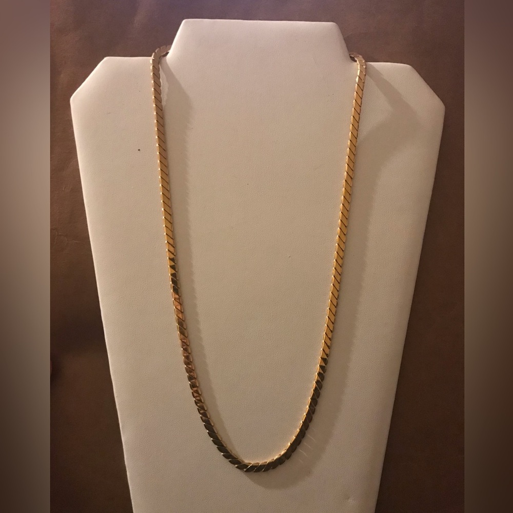 Napier Gold Tone Wide Flat Chain Necklace Diagonal Pattern 23.5”